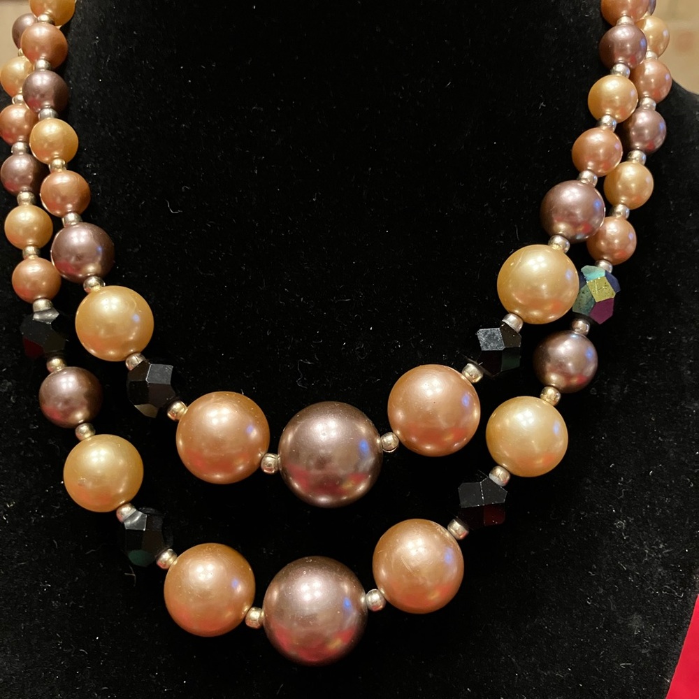 JAPAN NECKLACE WITH GRADUATED PEARLS AND OIL SLICK FACETED CRYSTALS - Picture 6 of 15